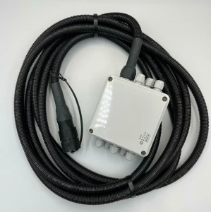 Skrzynka elektryczna z kablem